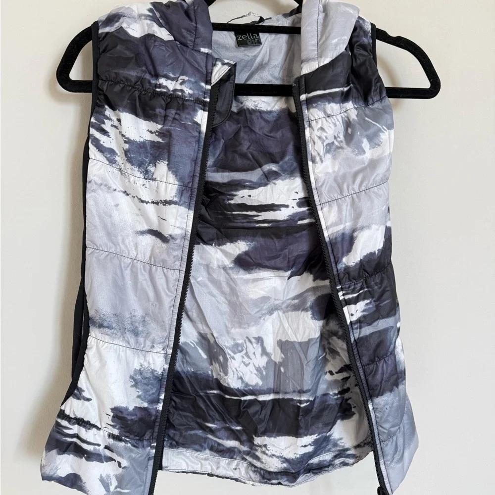 Zella Girl Hooded Marble Print Puffer Vest XL 14/16
